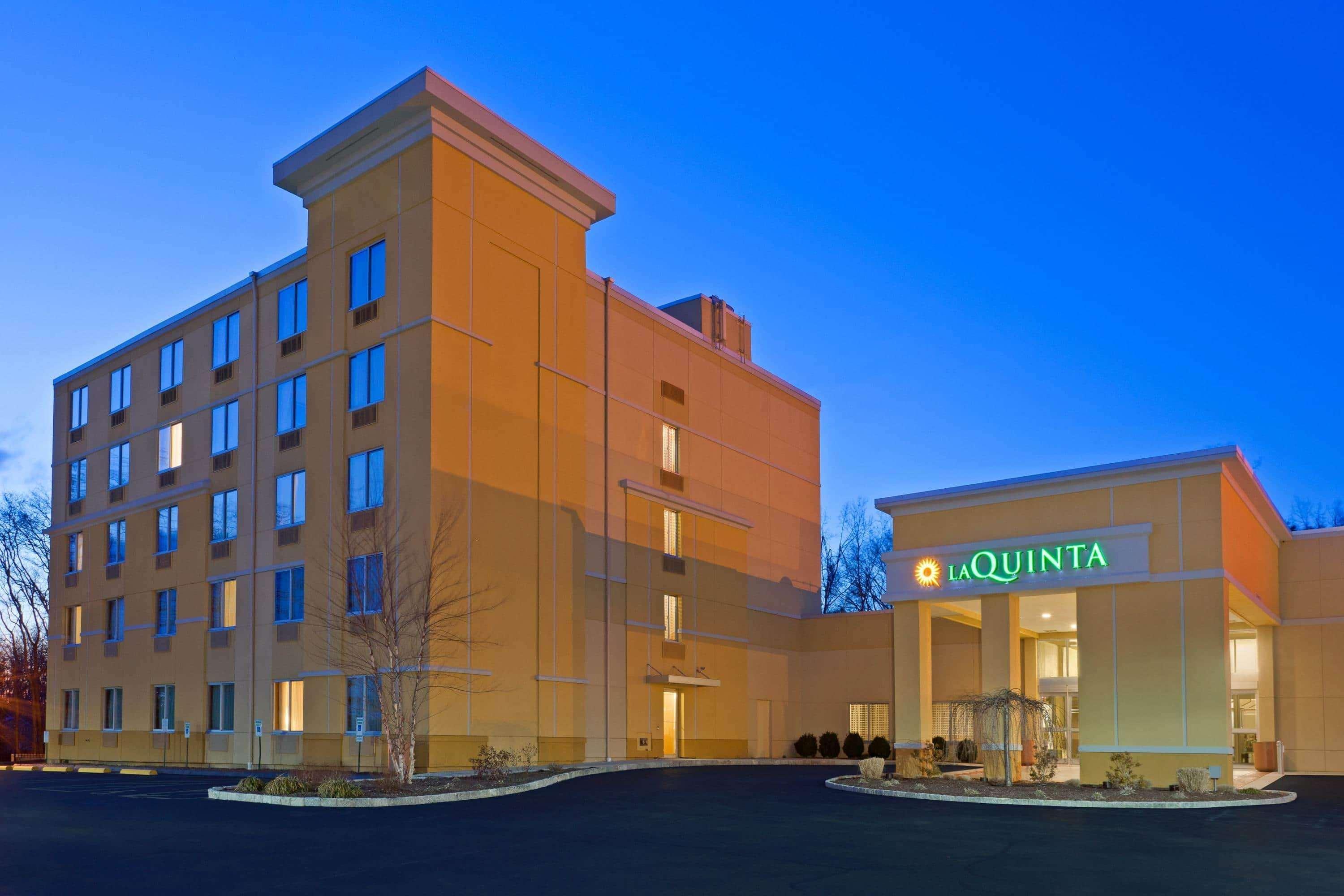 Отель La Quinta By Wyndham Данбери Экстерьер фото