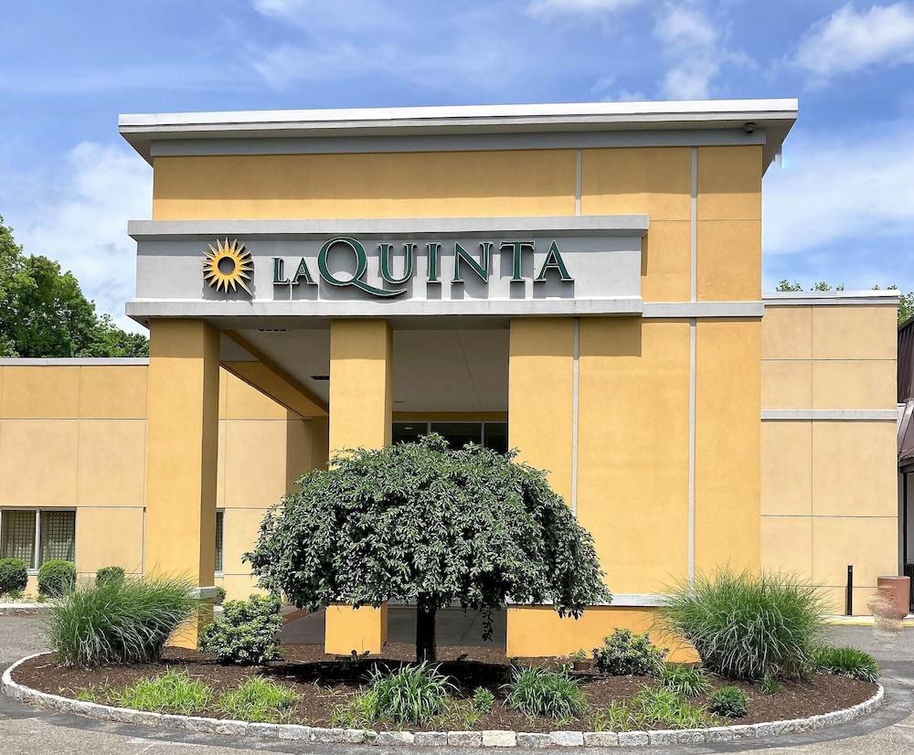 Отель La Quinta By Wyndham Данбери Экстерьер фото